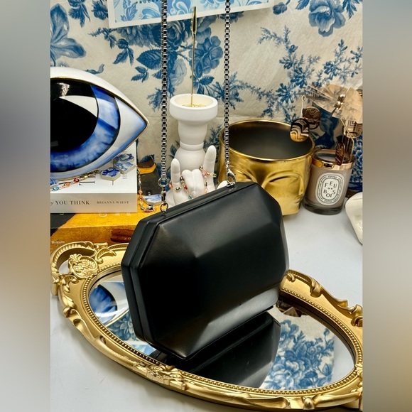 🆕 LULU GUINNESS 🧿 NWOT Black Leather Gem Clutch on a Chain - Picture 2 of 16